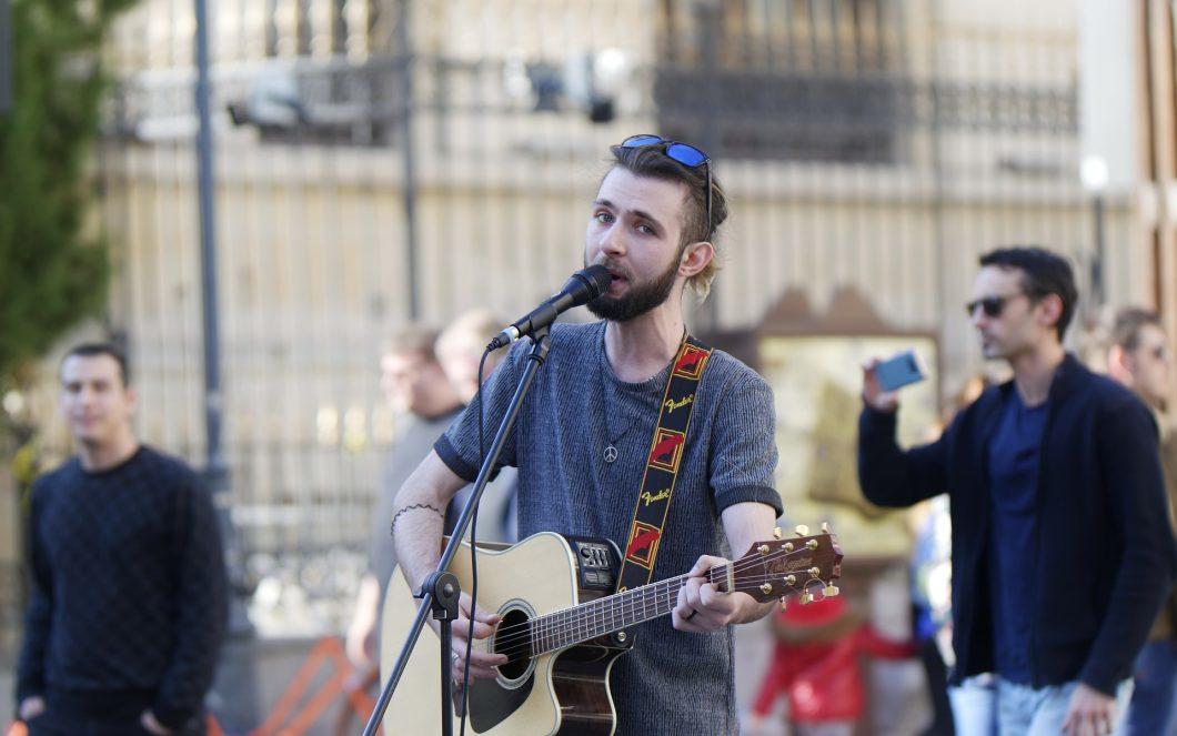 Mengapa Anda Harus Kursus Vokal Superprof