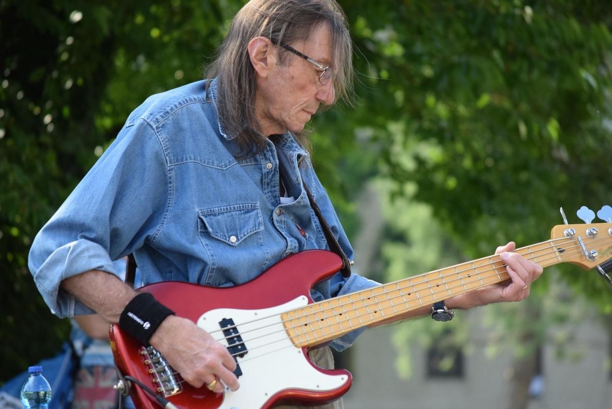 Berapa RataRata Harga Gitar Listrik Terbaik di Indonesia?